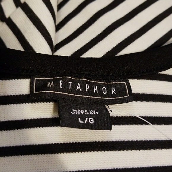 HP!🎉 Black and White Crop Tank - Picture 5 of 5